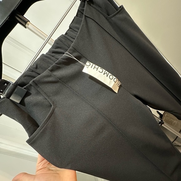 Bloomchic Plus Size Plain Pleated Elastic Waist High Rise Pants - Picture 7 of 7